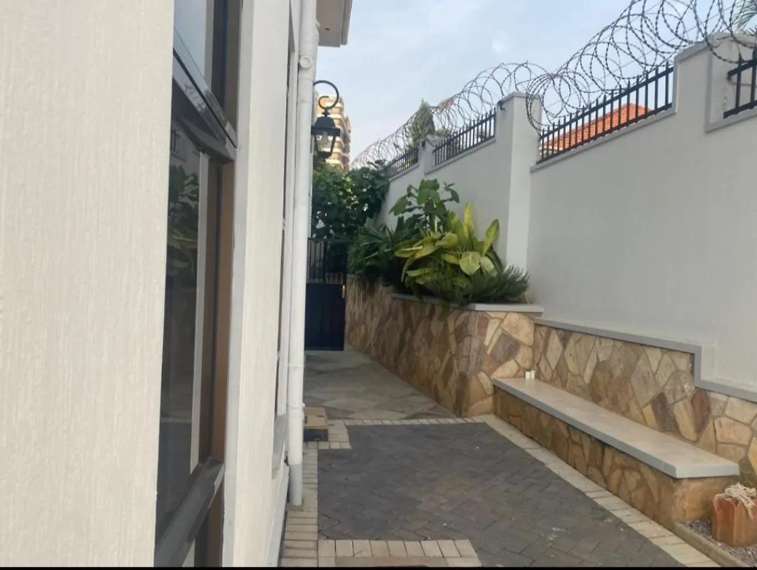 펜션 Absolute Homes 캄팔라
